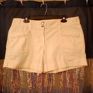 #WhiteHouseBlackMarket White dressy Shorts size 14